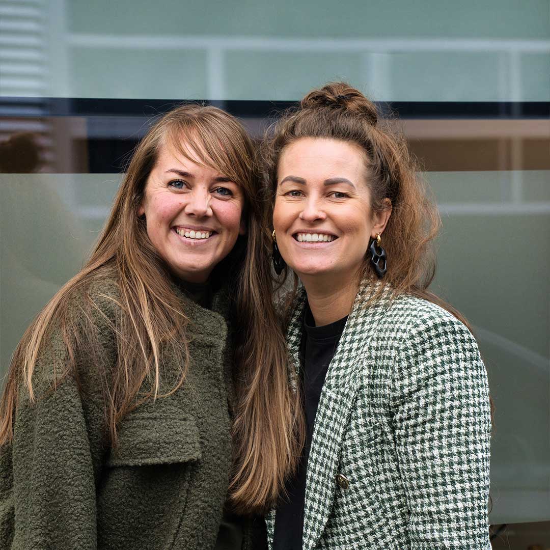 Twee medewerkers van kinderopvang en BSO Kids Lodge